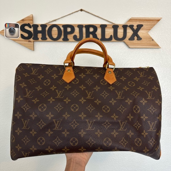 Louis Vuitton Handbags - Louis Vuitton Speedy 40 Monogram Canvas W/ Dust Bag I011